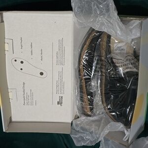 NEW IN BOX NEVER WORN EARTH ORIGINS ELOISE BLACK SUEDE slip on shoes size 6M